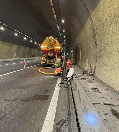 栾川隧道排水渠清淤